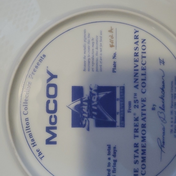 Hamilton Collection 25th Anniversary Star Trek plate featuring McCoy - Picture 3 of 4